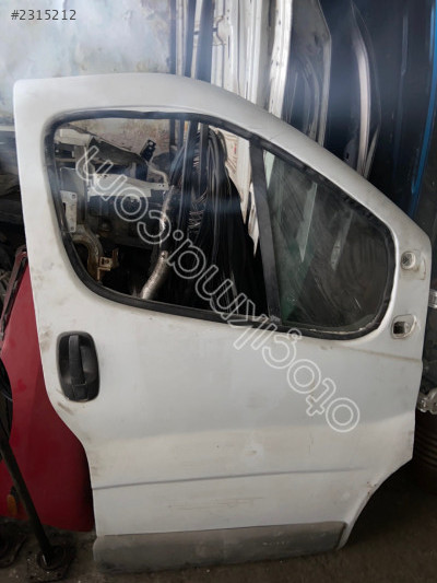 RENO TRAFİC SAĞ ÖN KAPI