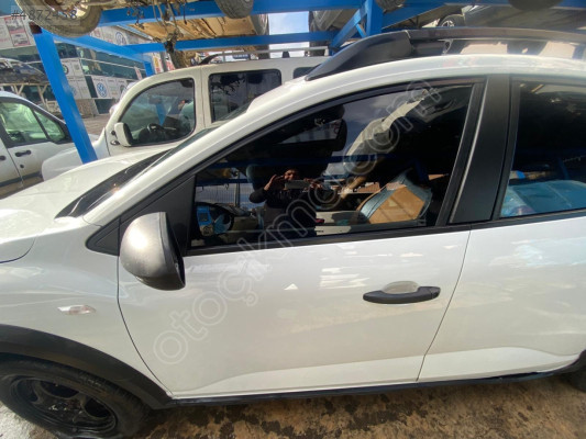 DACİA SANDERO SOL ÖN KAPI