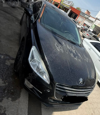 Peugeot 508 sağ ön kapı