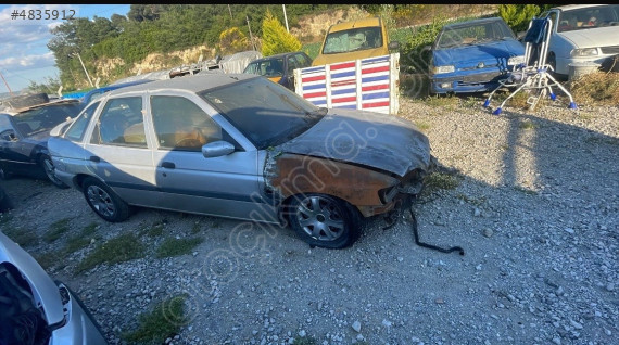 Ford escort sağ arka kapı