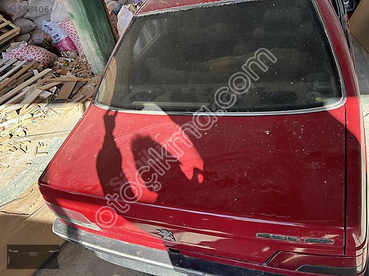 Peugeot 405 bagaj kapağı