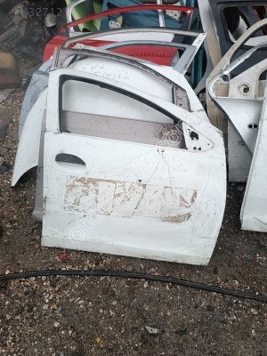 Renault Symbol Modeli İçin Sağ Ön Kapı Çıkma Parçası