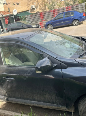 RENAULT MEGANE SAĞ ÖN KAPI ÇIKMA