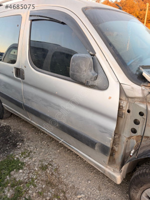 Peugeot partner sağ ön kapı