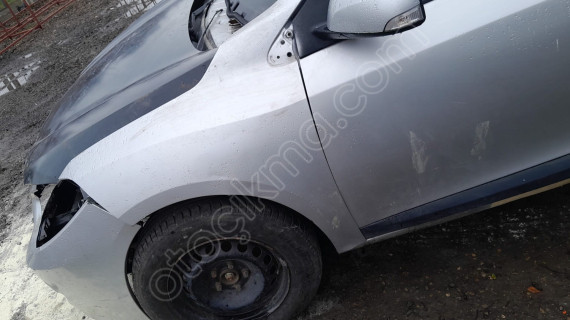 Renault Fluence sol ön camurluk