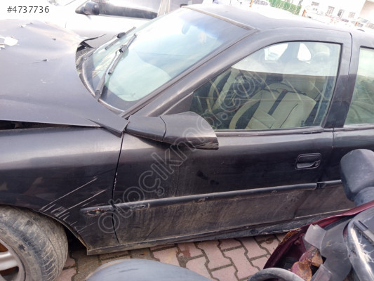 Opel Vectra B CD sol ön kapı