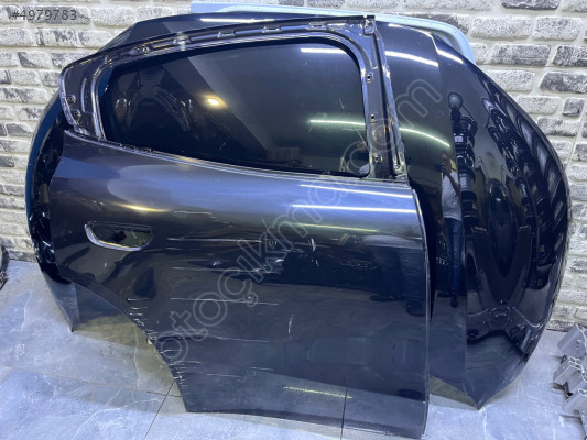Maserati Grecale sağ arka kapı