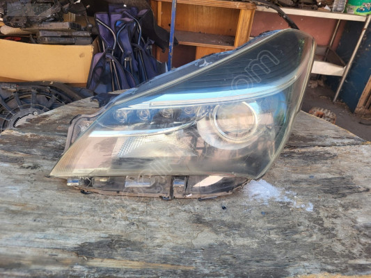 Toyota yaris far